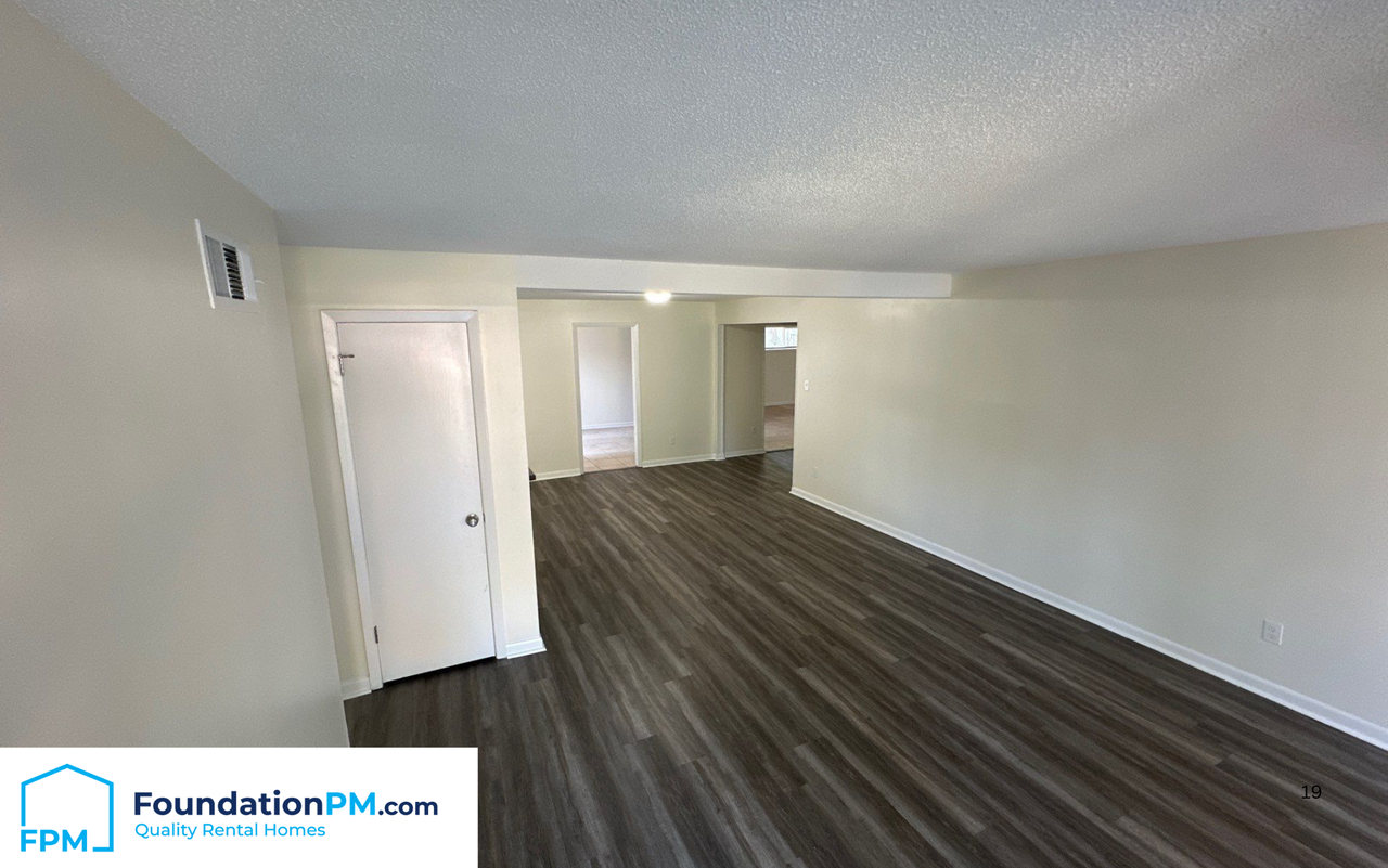 5330 Whitworth St - Photo 2 of 19