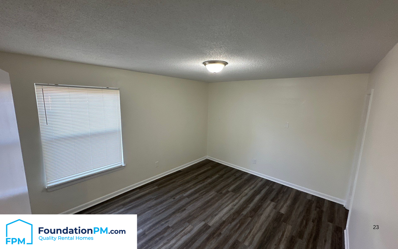 5330 Whitworth St - Photo 4 of 19