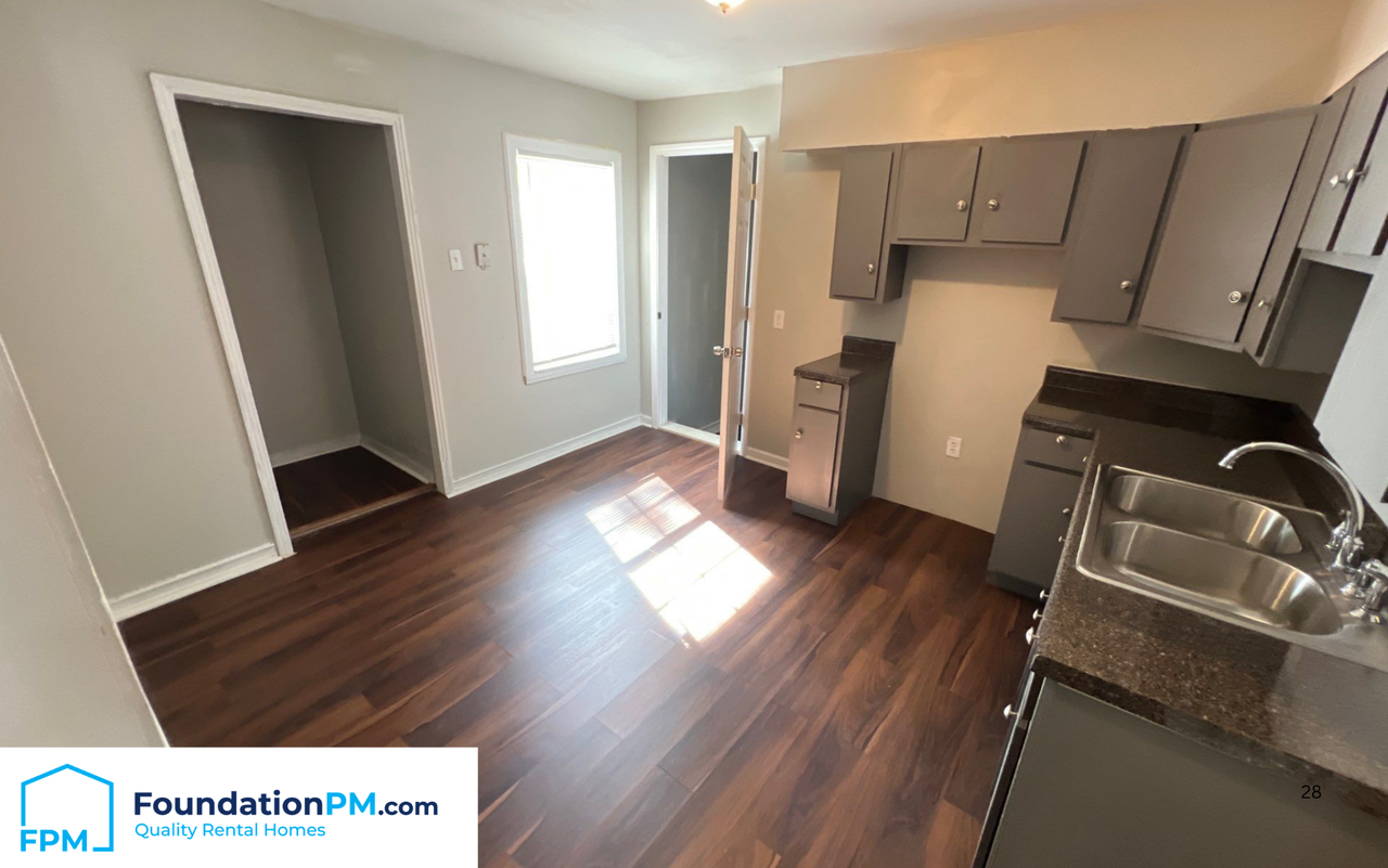 2303 Longstreet Dr - Photo 3 of 20