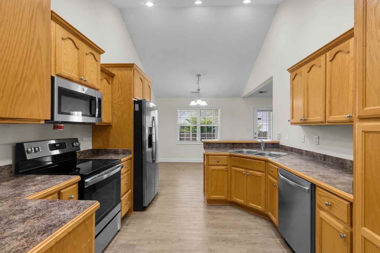 110 Delanie Way - Photo 3 of 50