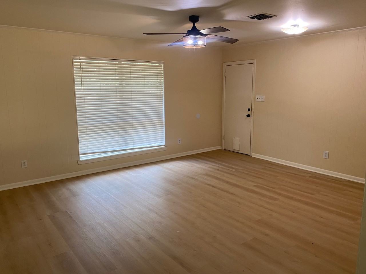 22 Wisteria Dr - Photo 4 of 17