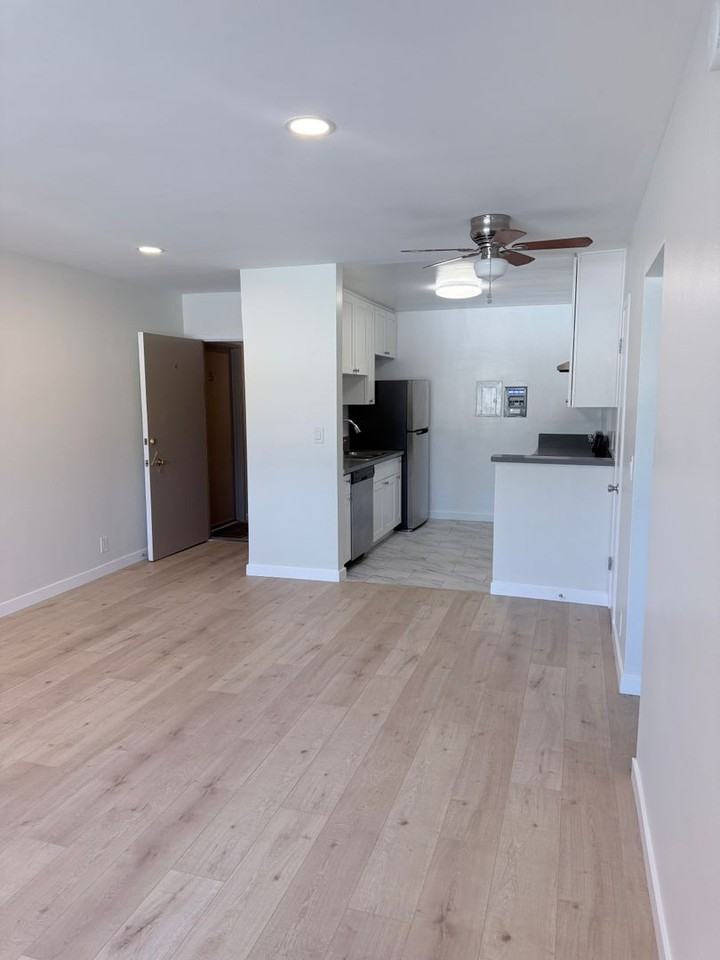 1 Month Free! Renovated Units in Central Van Nuys - Photo 5 of 13