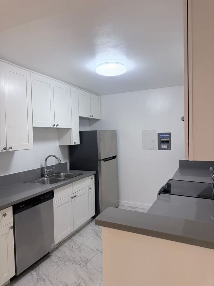 1 Month Free! Renovated Units in Central Van Nuys - Photo 7 of 13