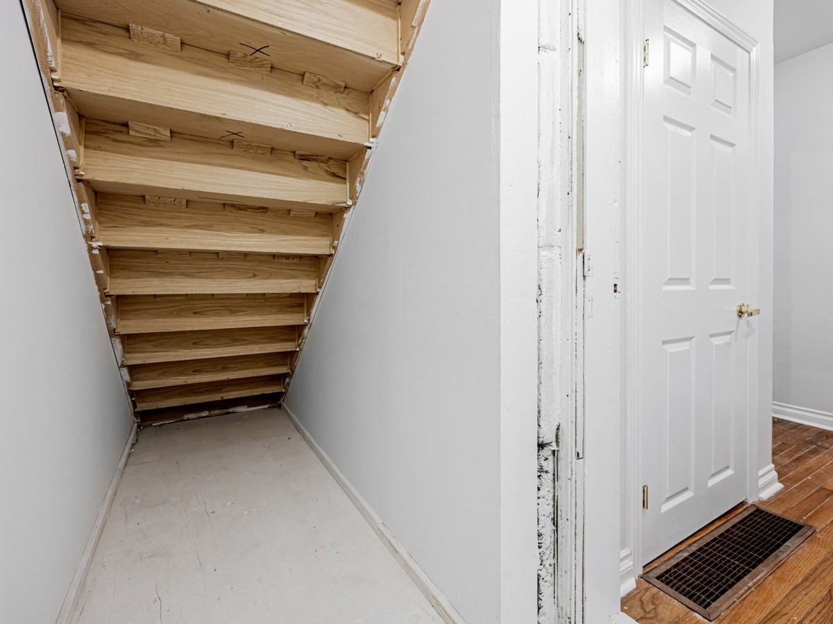 122 Maybourne Ave - Photo 2 of 12