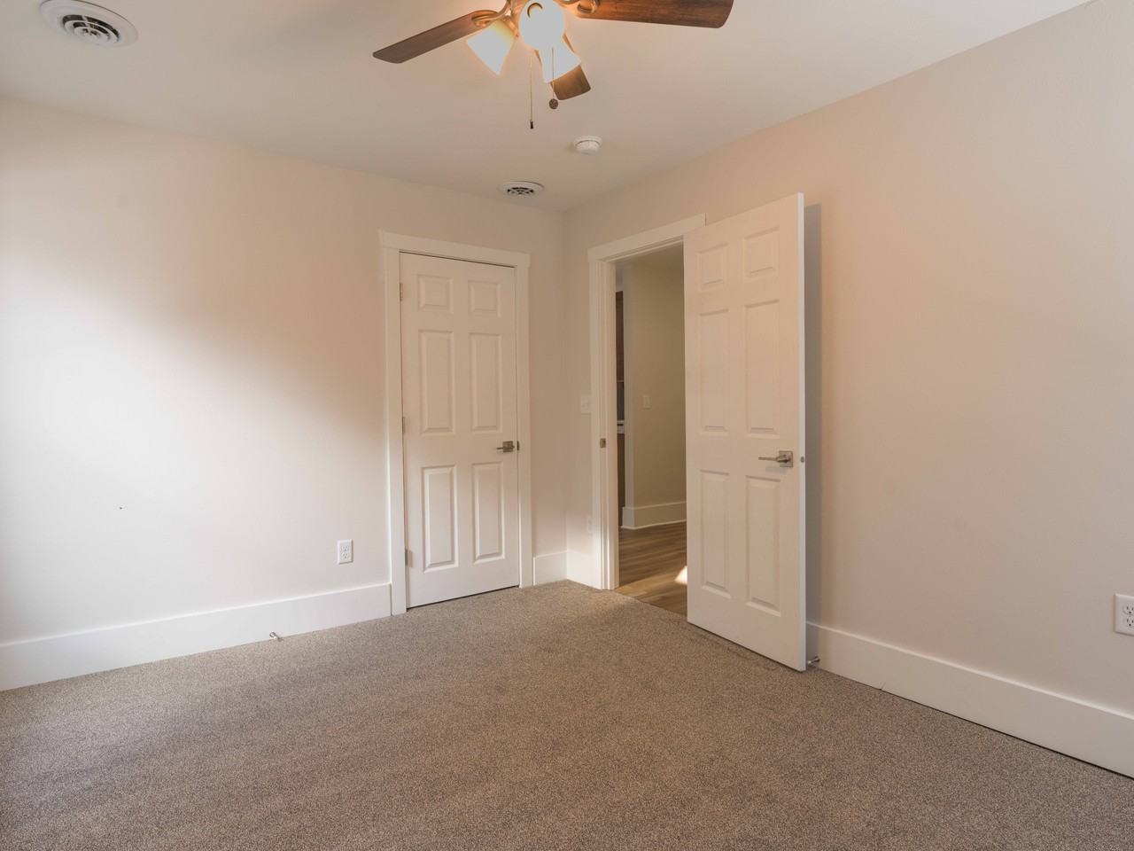 821 Jefferson Ave #1 - Photo 4 of 7