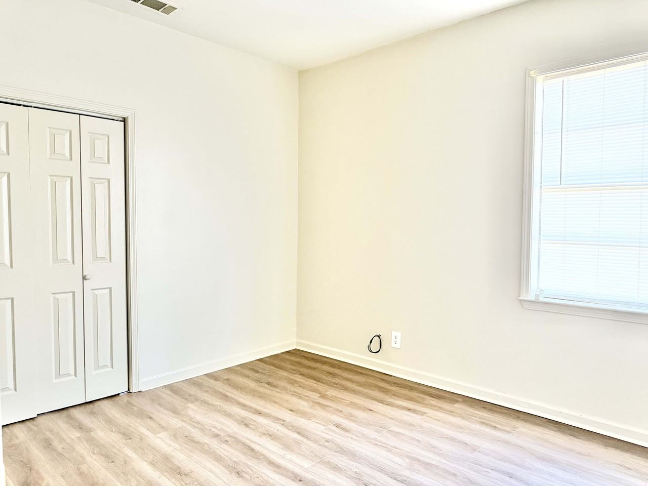 1606 Myrtle Walk - Photo 5 of 11
