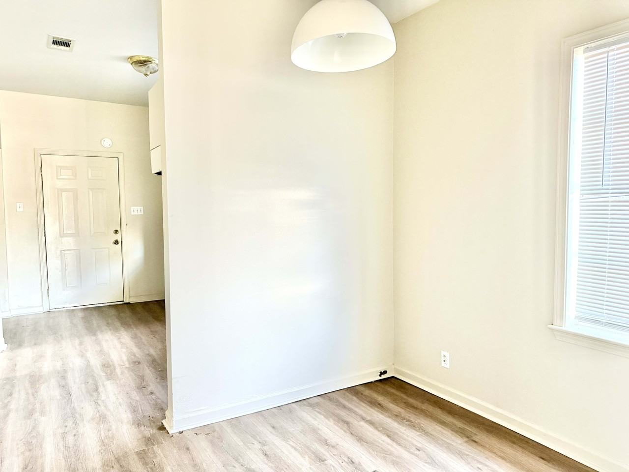 1606 Myrtle Walk - Photo 6 of 11