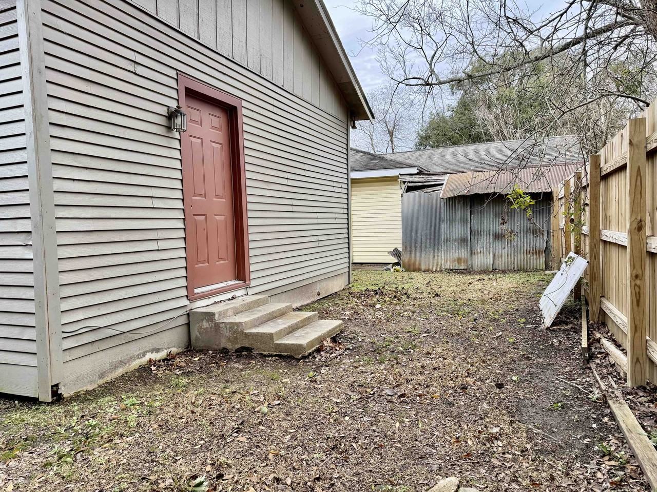 1606 Myrtle Walk - Photo 3 of 11
