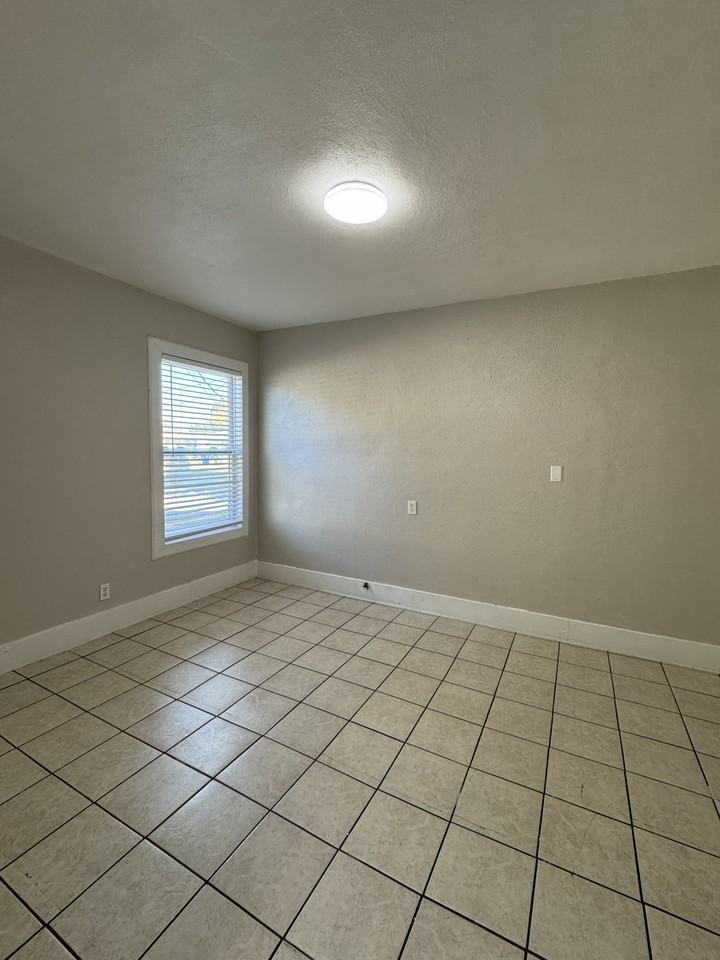 4262 Greenwood Ave #BACK - Photo 6 of 10