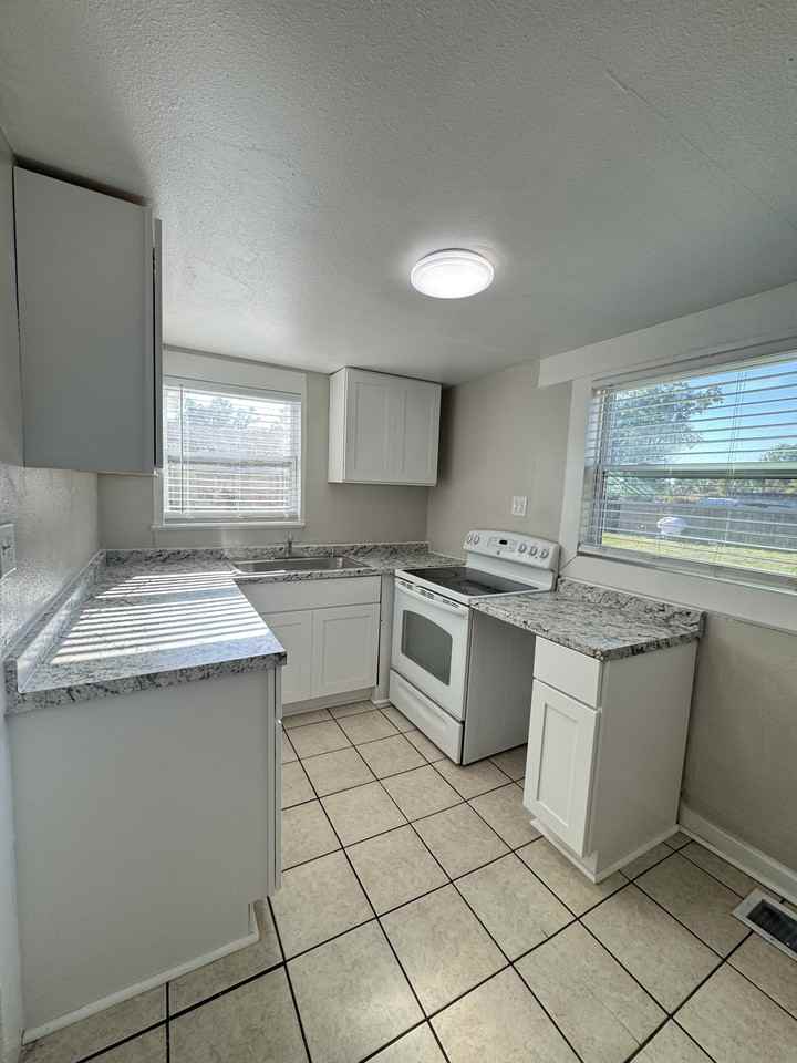 4262 Greenwood Ave #BACK - Photo 7 of 10