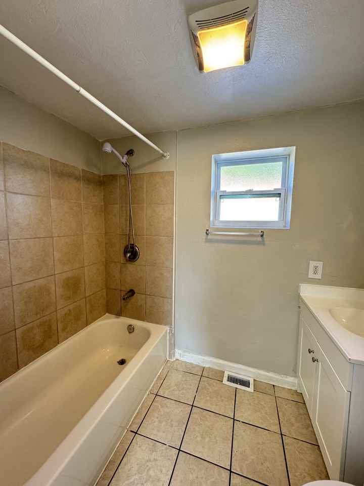 4262 Greenwood Ave #BACK - Photo 7 of 10