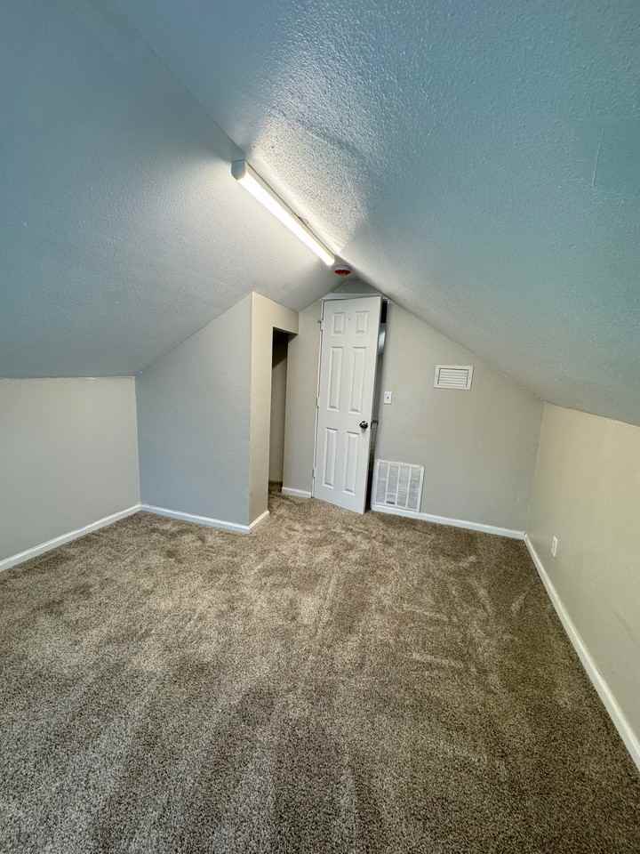 4262 Greenwood Ave #BACK - Photo 4 of 10