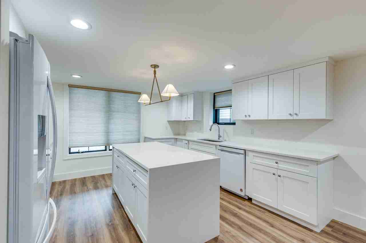 303 Fairfax Ave - Photo 6 of 31