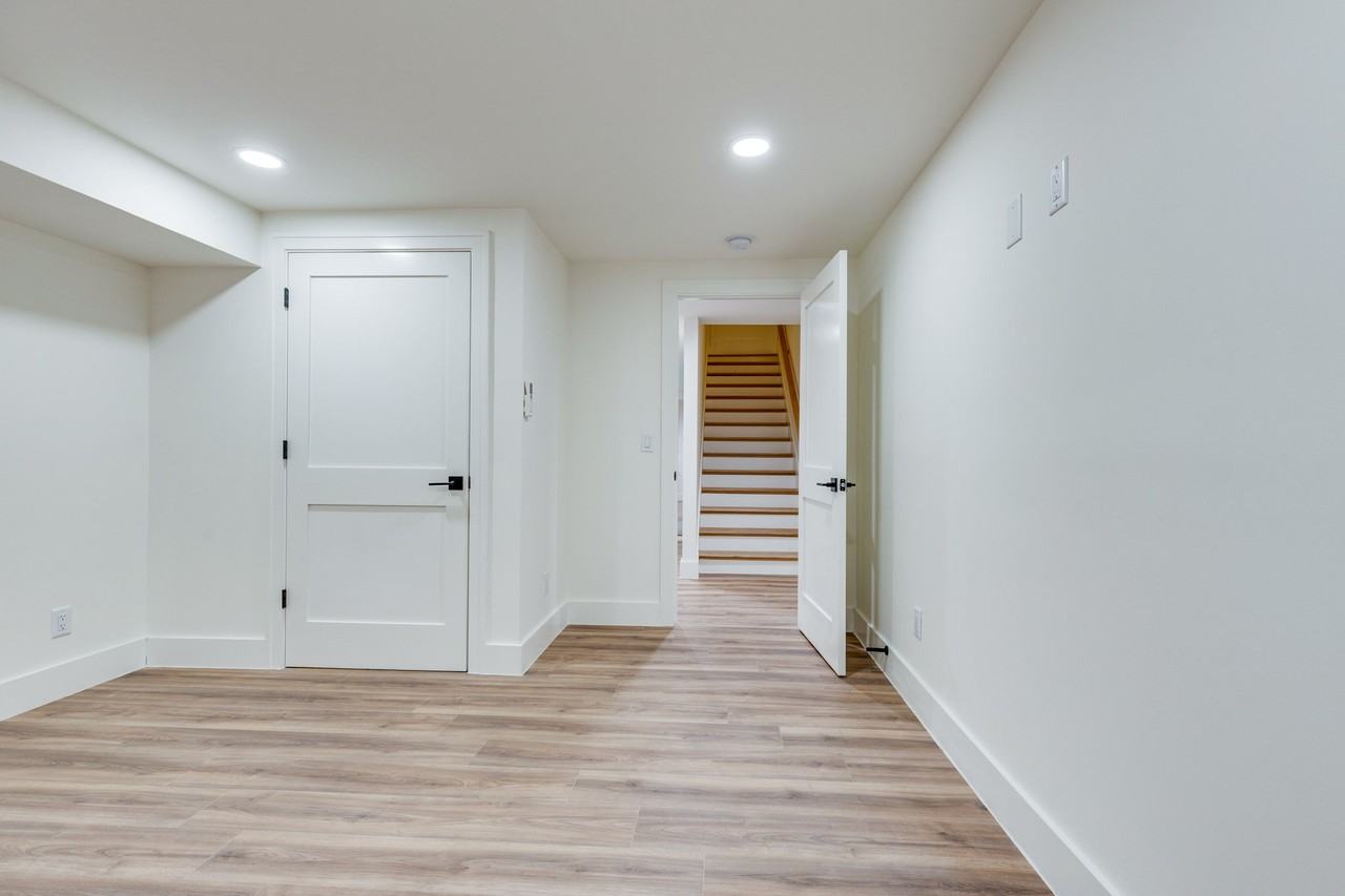 303 Fairfax Ave - Photo 2 of 31
