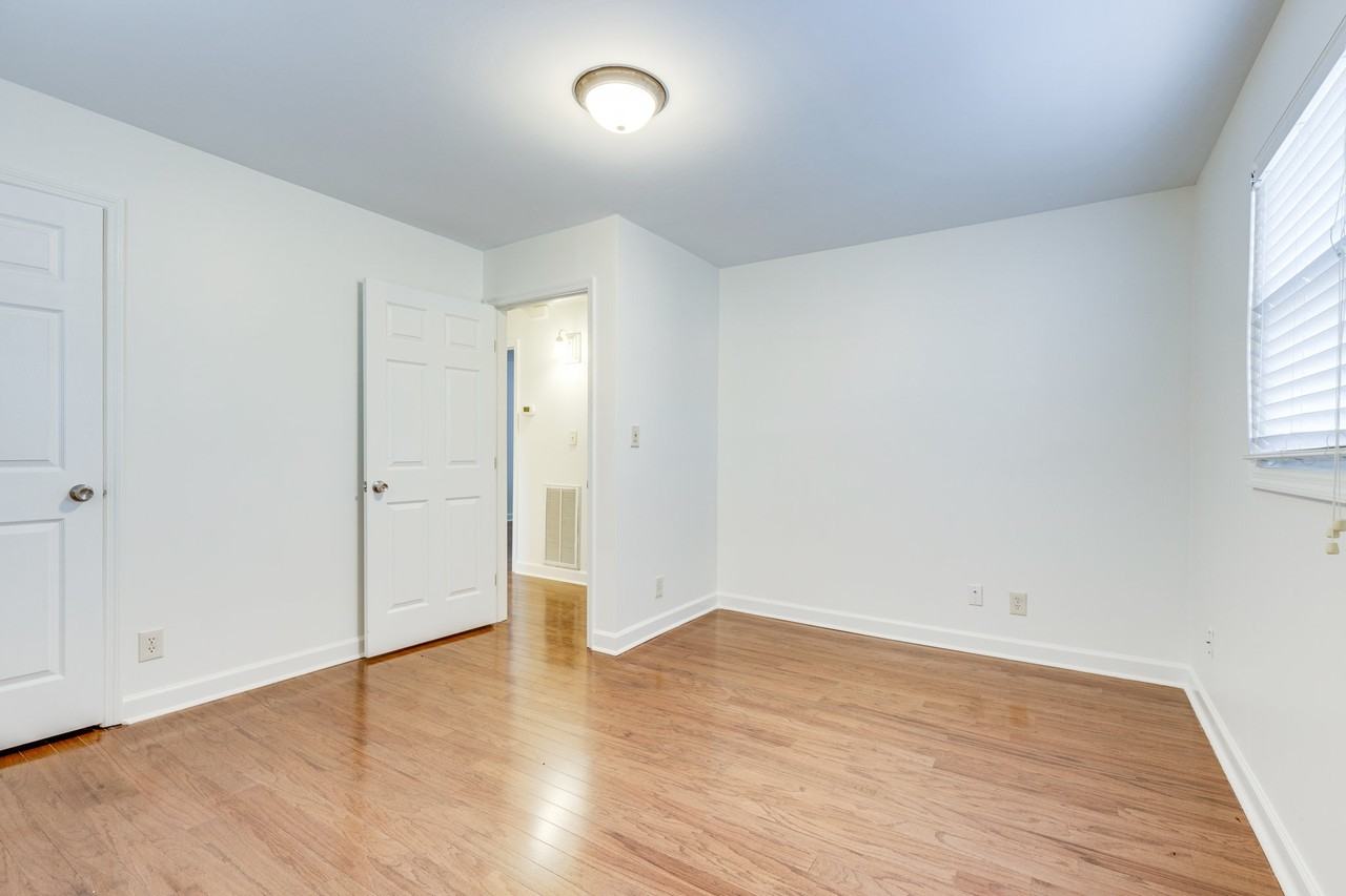 111 Daniels Dr - Photo 2 of 23