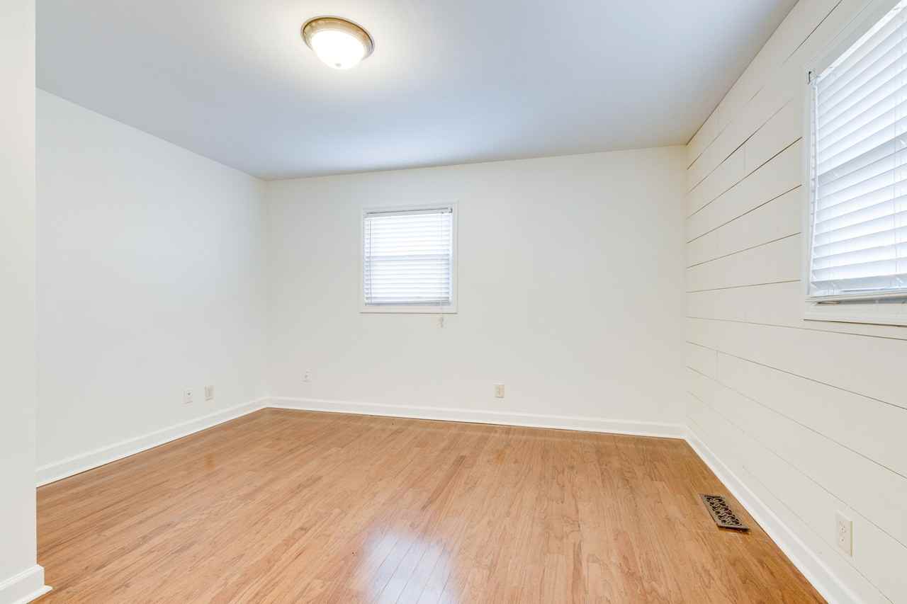 111 Daniels Dr - Photo 5 of 23