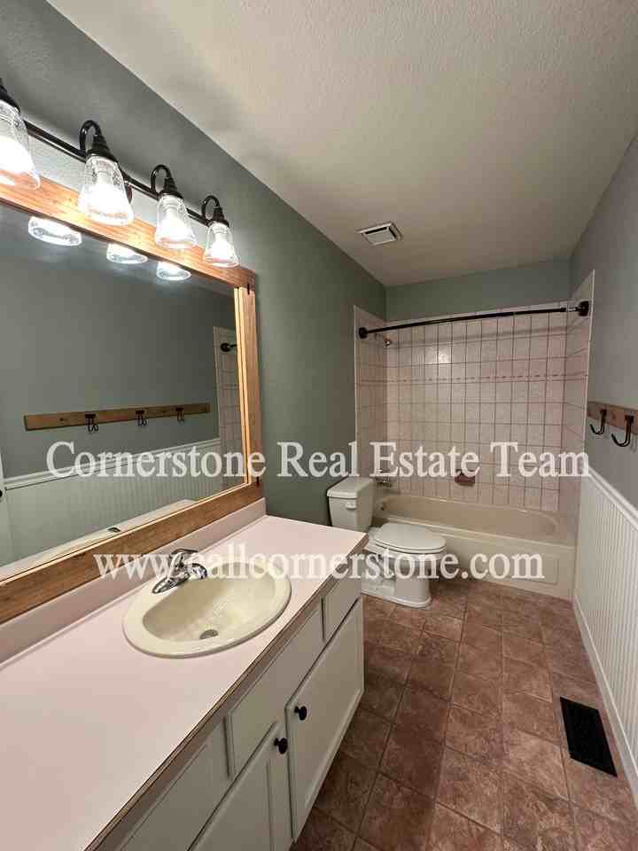 950 Royal Crown Ln - Photo 2 of 10