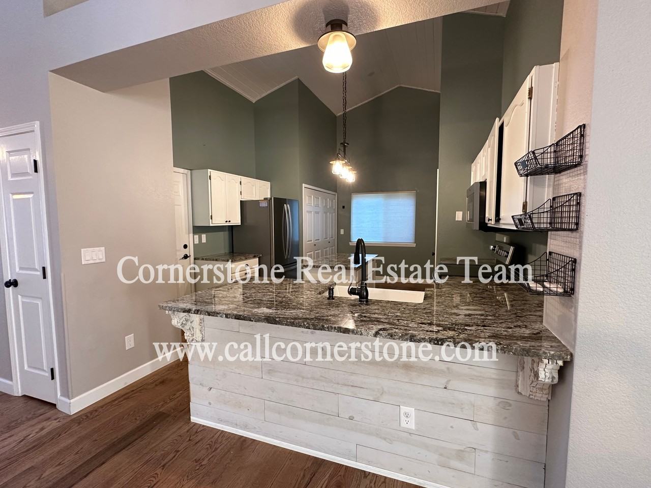 950 Royal Crown Ln - Photo 5 of 10