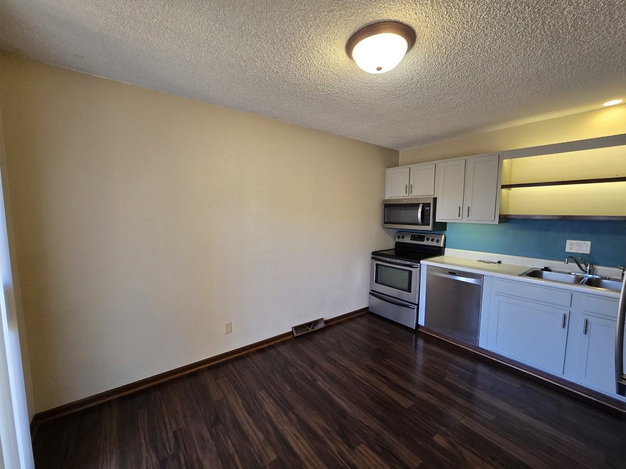 2241 Casper Ave - Photo 5 of 32