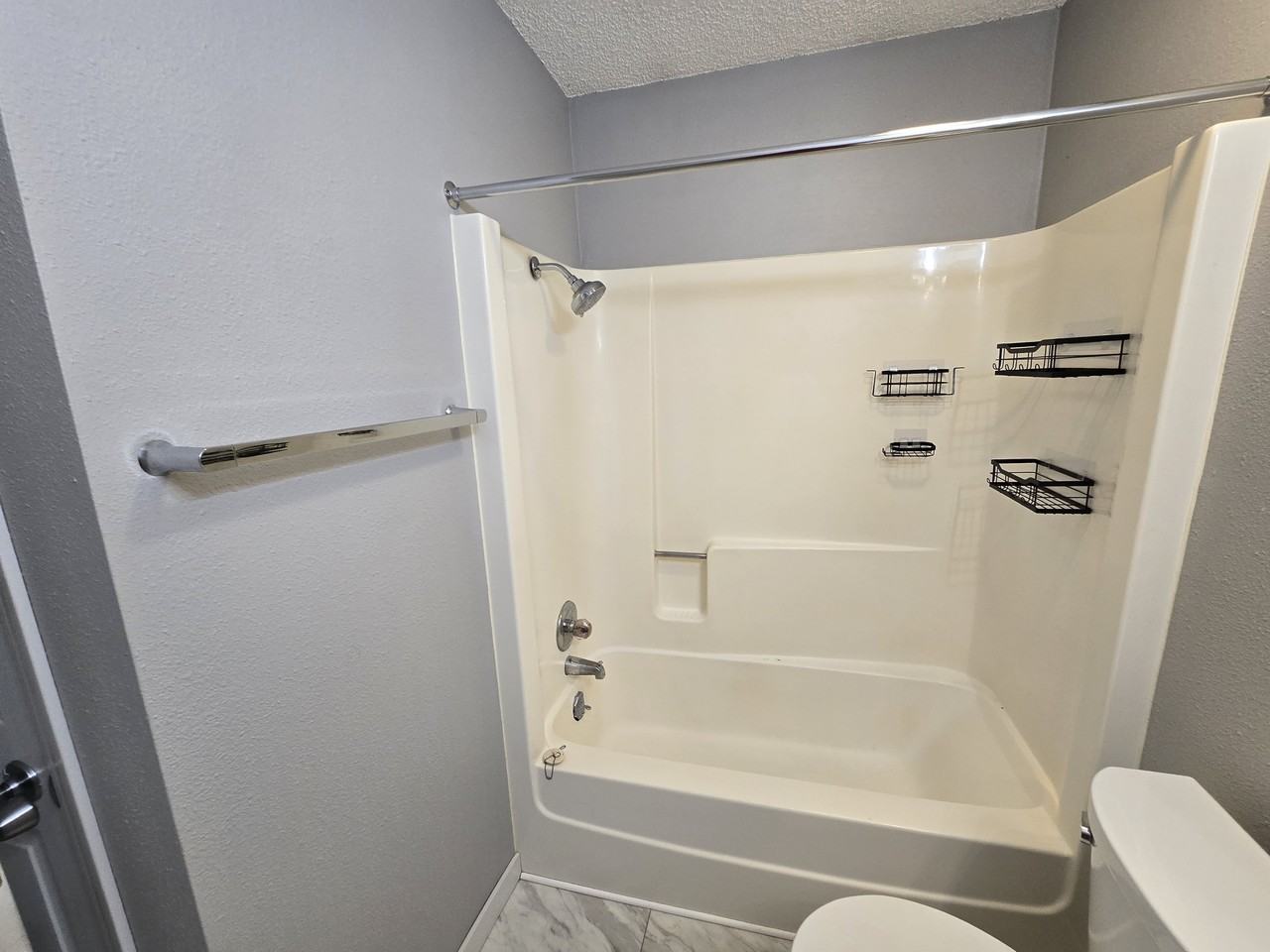 2241 Casper Ave - Photo 4 of 32