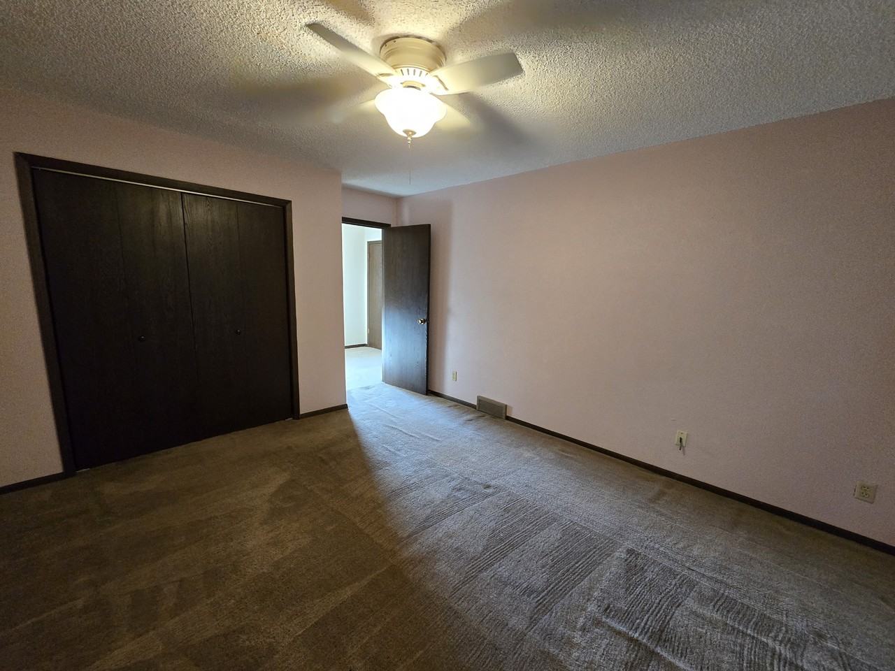 2241 Casper Ave - Photo 3 of 32