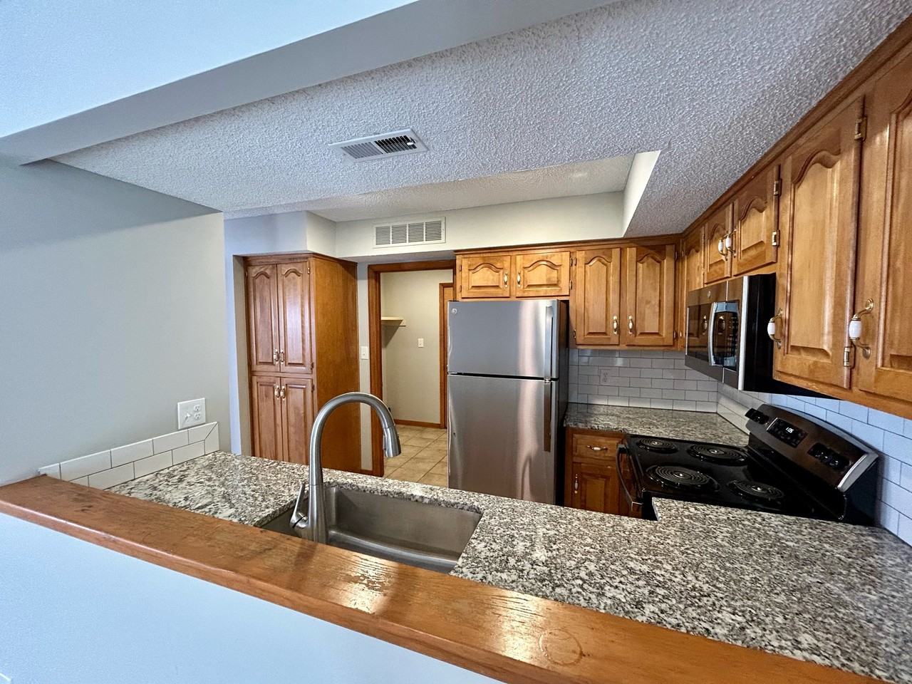 2519 Crestline Ct - Photo 7 of 11