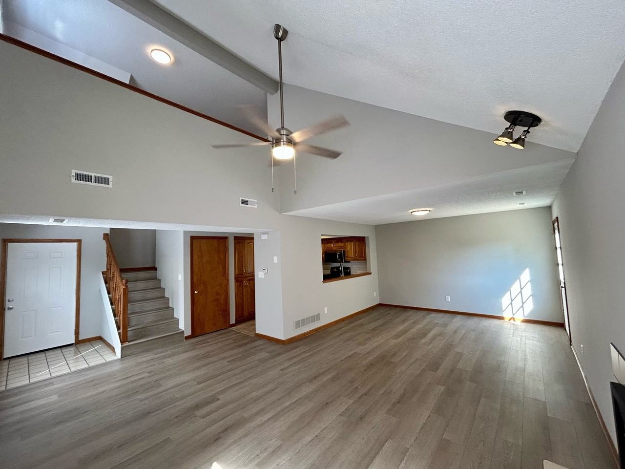2519 Crestline Ct - Photo 4 of 11