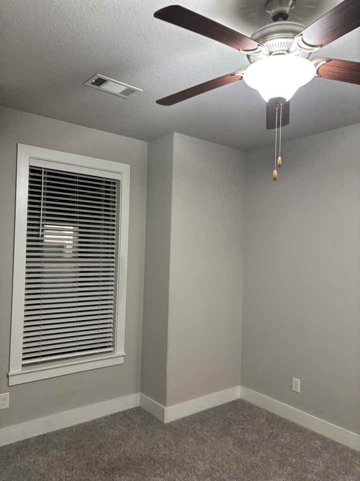 1051 Little Osage Ave - Photo 4 of 15
