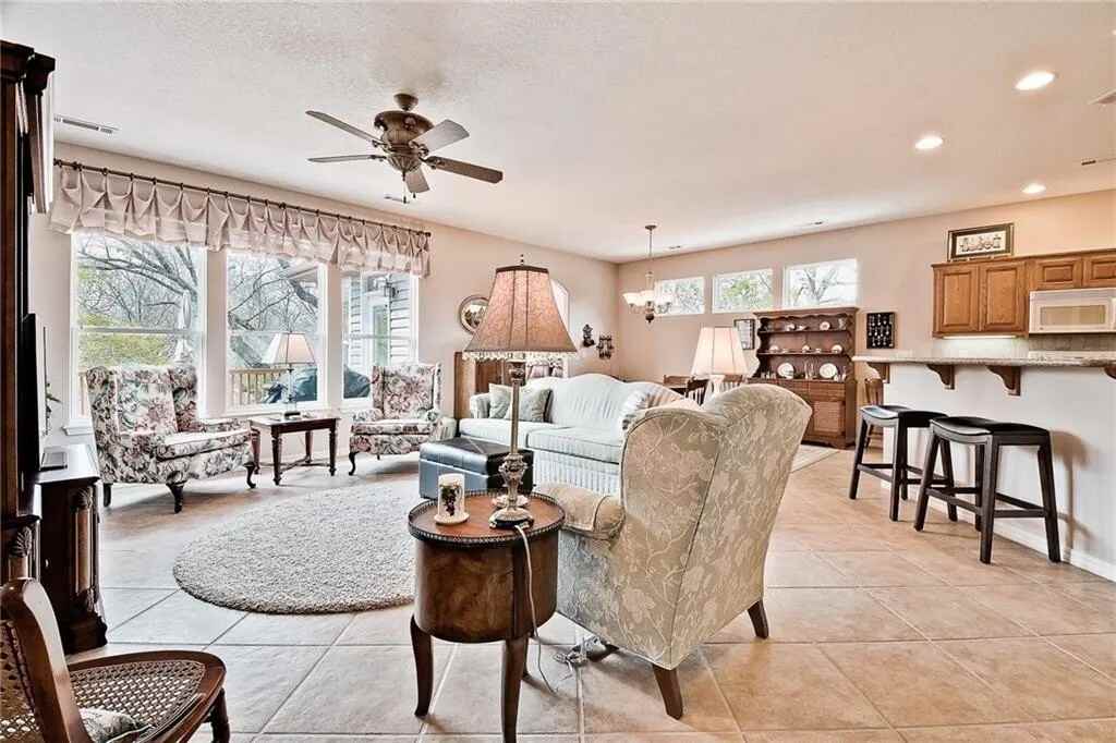 15 Glenbrook Ln - Photo 4 of 14