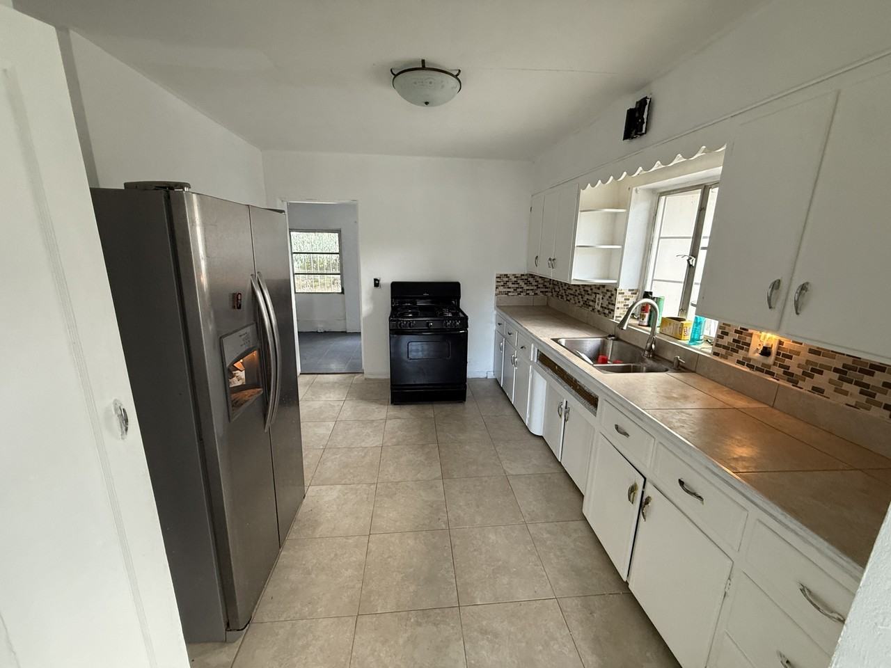1330 Kasim St - Photo 7 of 10