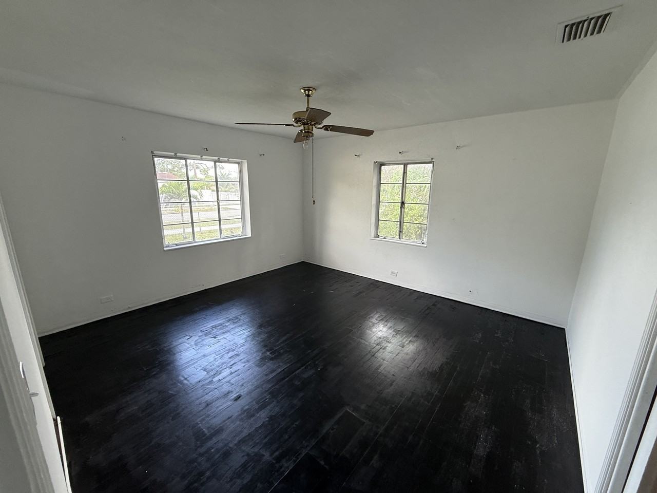 1330 Kasim St - Photo 6 of 10