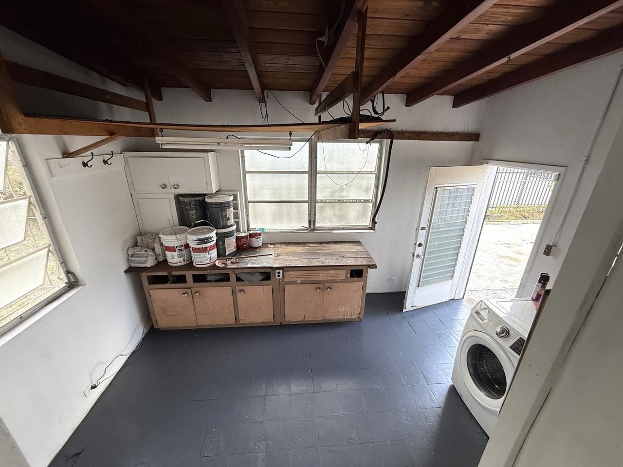 1330 Kasim St - Photo 5 of 10