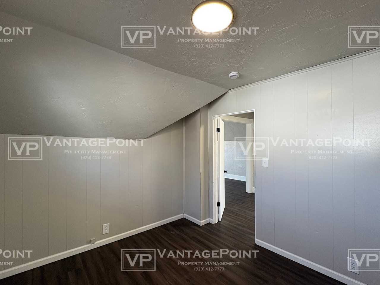 521 1/2 S Sawyer St - Photo 2 of 16