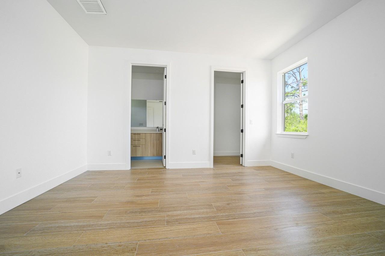 15061 Brainbridge Cir - Photo 3 of 34