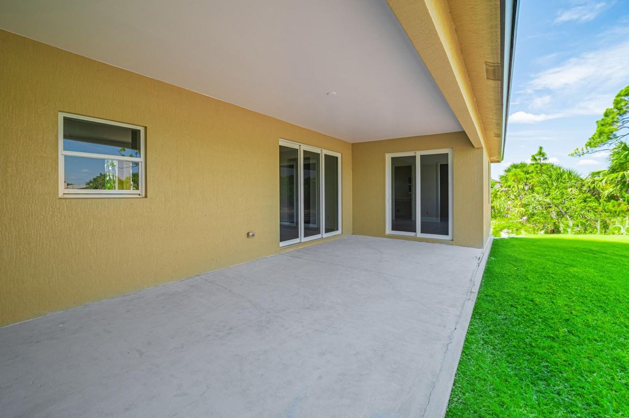 15061 Brainbridge Cir - Photo 5 of 34