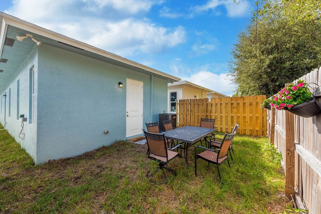 3739 Saginaw Ave - Photo 6 of 30