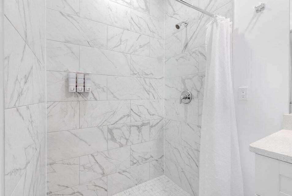 3739 Saginaw Ave - Photo 5 of 30