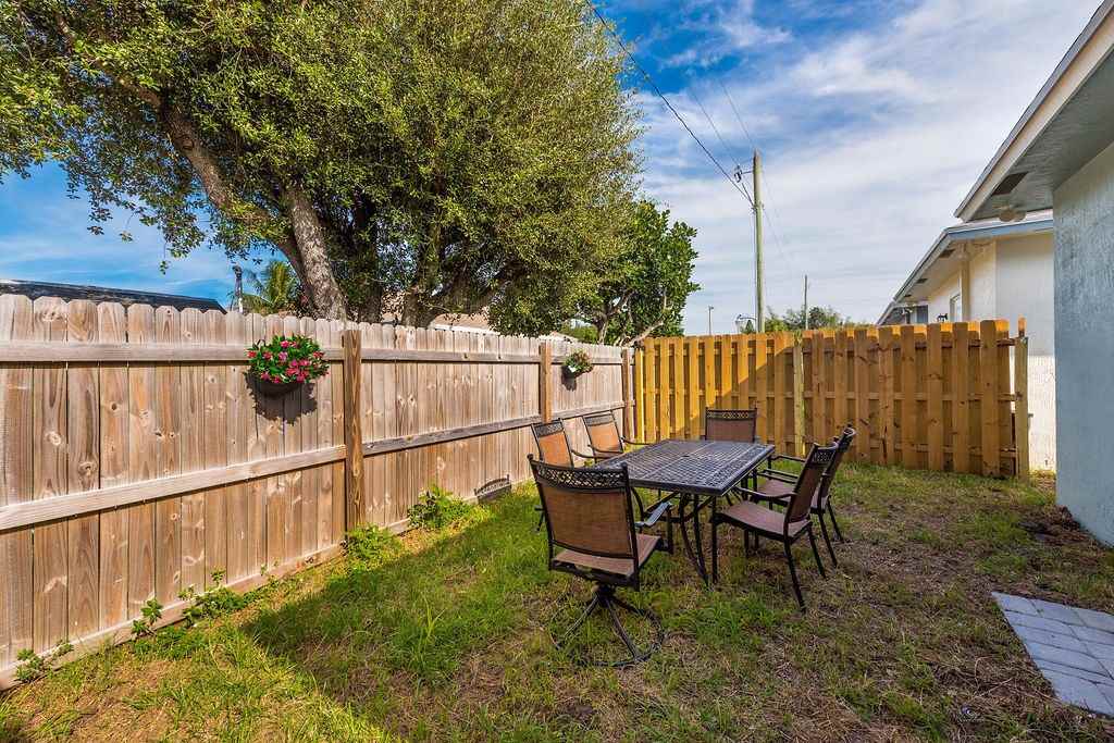3739 Saginaw Ave - Photo 2 of 30