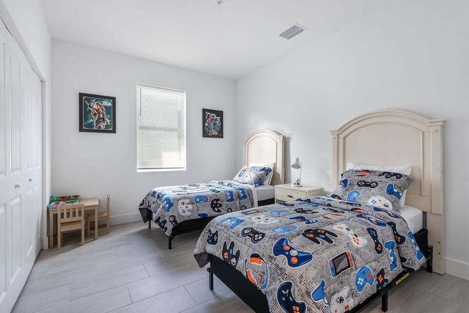 3739 Saginaw Ave - Photo 4 of 30