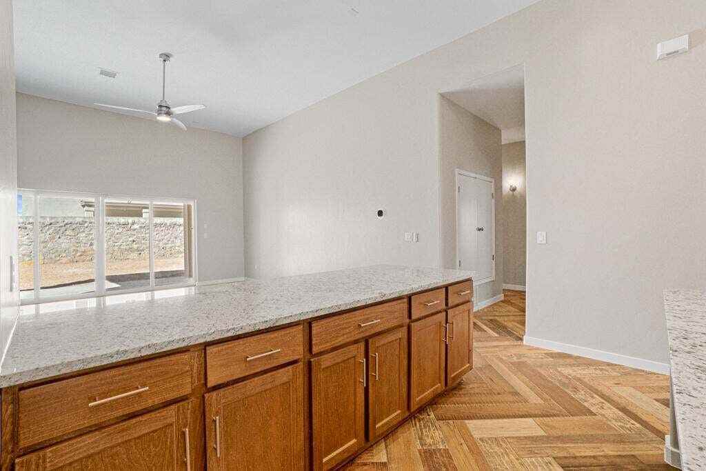 956 Gulf Streams - Photo 3 of 28