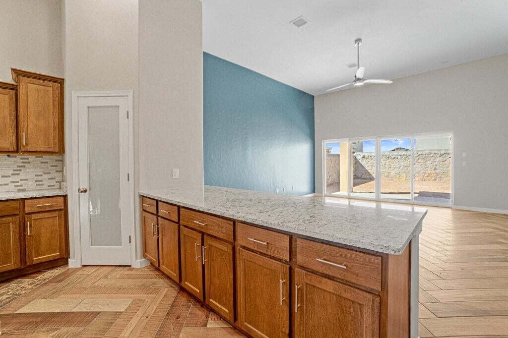 956 Gulf Streams - Photo 2 of 28