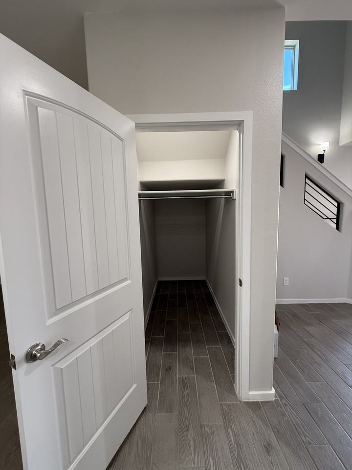 1099 Sky River St - Photo 5 of 33