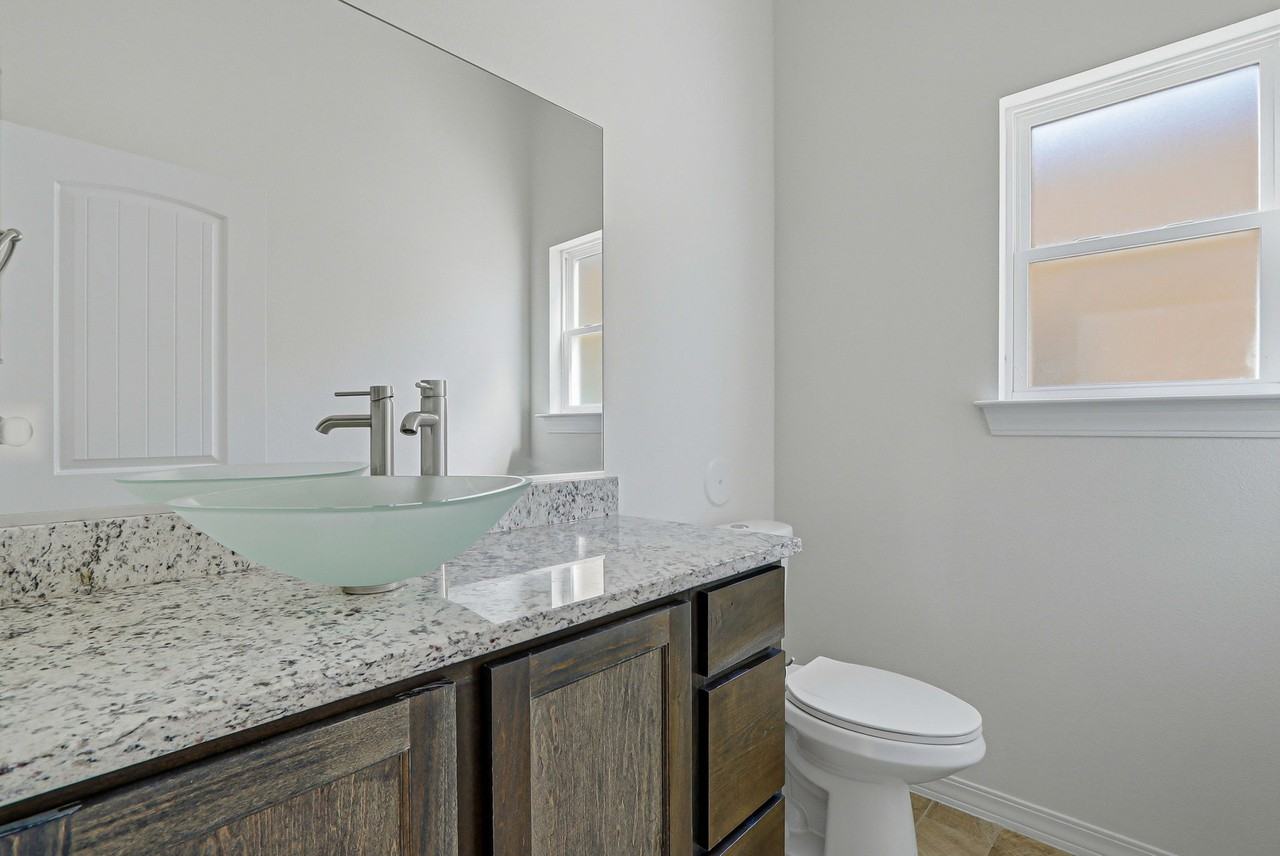 905 Louisiana Down Ave - Photo 4 of 33