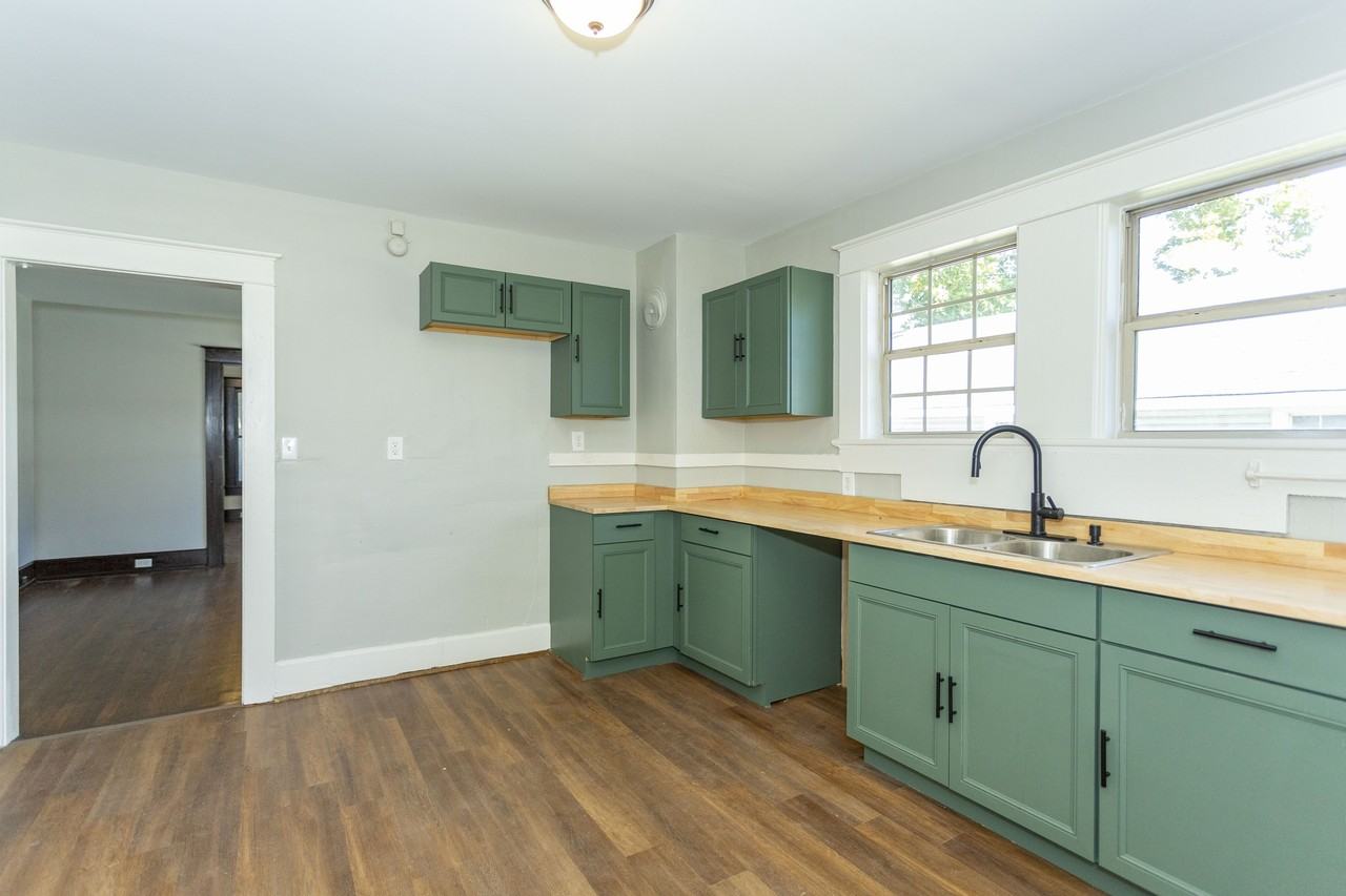 2715 Avenue H - Photo 2 of 38