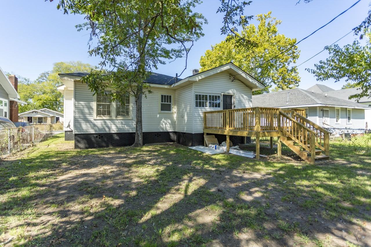2715 Avenue H - Photo 3 of 38