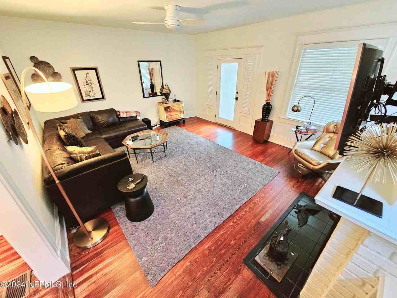 2776 Herschel St - Photo 5 of 20