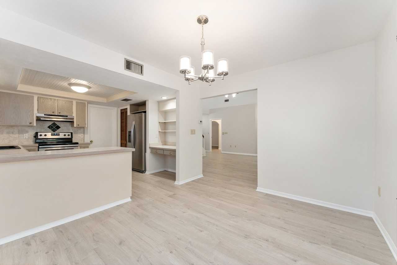 6632 Nw 52nd Ter - Photo 5 of 10