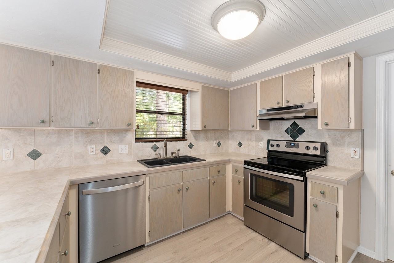 6632 Nw 52nd Ter - Photo 4 of 10