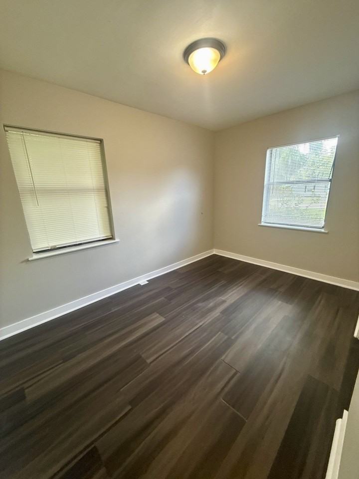 1719 Wofford Ave - Photo 7 of 11