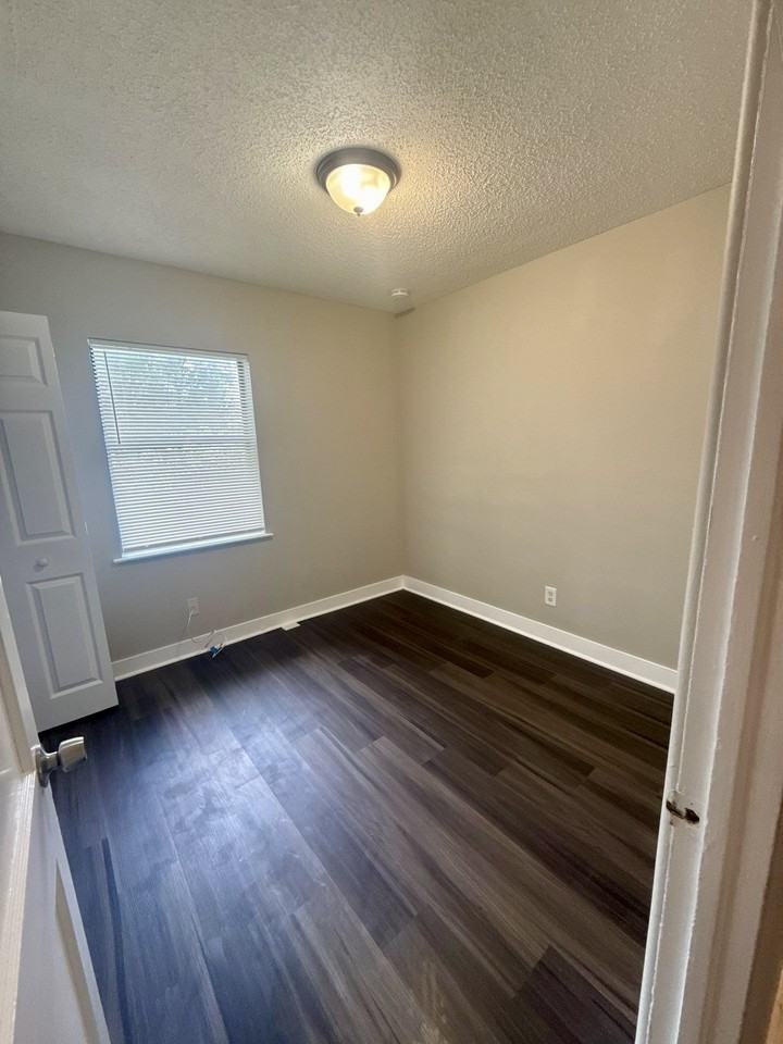 1719 Wofford Ave - Photo 2 of 11
